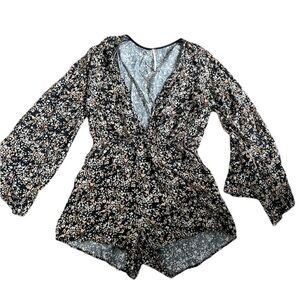 Free People Floral Romper Shorts Deep V-Neck Size Medium Black White Bell Sleeve